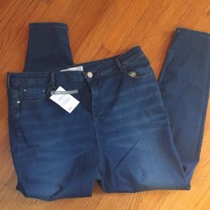 Denim distressed skinny jeans